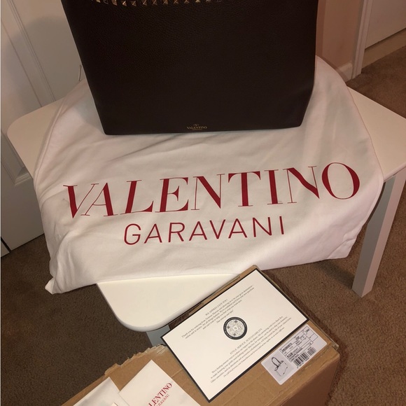 *NO LONGER FOR SALE* NEW VALENTINO Rock-stud tote bag chocolate brown. - Picture 2 of 8